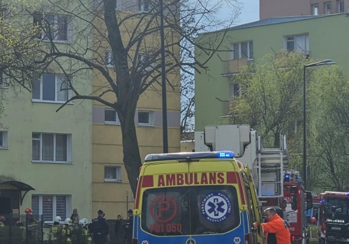 Konin. Pralka, dym i ewakuacja. 15 osób wyprowadzonych z bloku