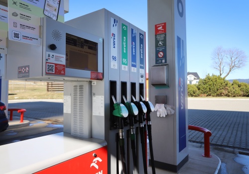 Rząd ogłosił ceny paliw do 7 kwietnia. Benzyna Pb95 po 6,21 zł, diesel 7,87 zł