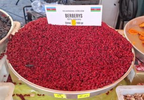 Polacy nie doceniają tych drobnych owoców. Pomagają pozbyć się boczków i zbić wysoki cukier