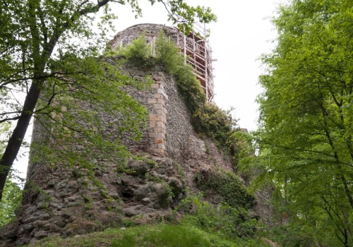 To najstarszy zamek w Polsce. Widok na Karkonosze zapiera dech