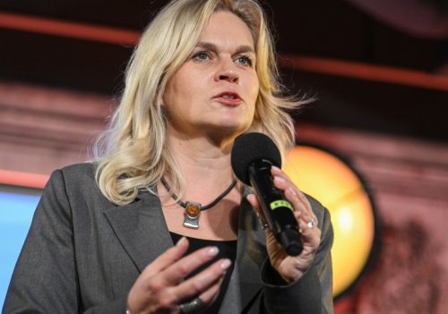 Barbara Nowacka może spać spokojnie. Środowisko oświatowe nie chce jej dymisji