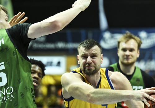 Nastroje na święta niezmącone. AMW Arka kontrolowała mecz i pokonała Miasto Szkła