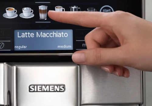Robi cappuccino i sprząta po sobie. Ekspres Siemens EQ6 Plus nagle 300 zł tańszy
