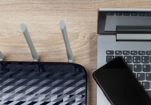 Ile można zaoszczędzić na telefonie i internecie? Policzyłem za Ciebie