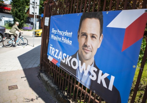 Dostał 300 zł za kradzież banerów Trzaskowskiego? Wyrok sądu zaskakuje, zapłaci fort…