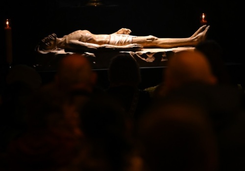 Obrzędy Wielkiego Piątku w centrum największej parafii Raciborza