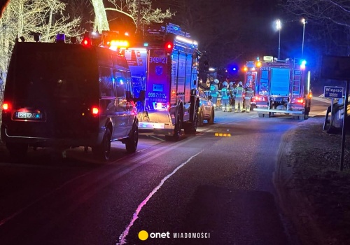 Samochód z trzema osobami nagle wpadł do rzeki. Jedna nie przeżyła