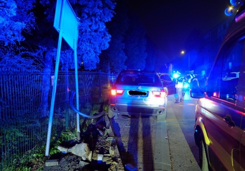 Z ostatniej chwili: Czechowice: Piany obcokrajowiec staranował zaparkowane auta – foto