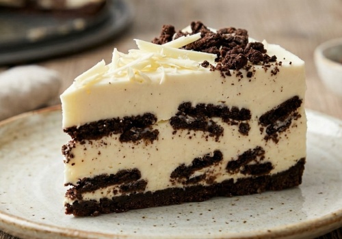 Słodka uczta bez pieczenia. Błyskawiczny sernik jogurtowy