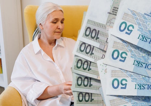 ZUS dopłaca seniorom setki złotych