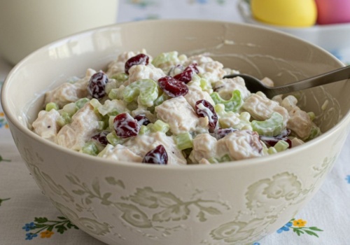 Zamiast jarzynowej postaw na stół tą sałatkę. Zrobi furorę na Wielkanoc. Smaczna i sycąca