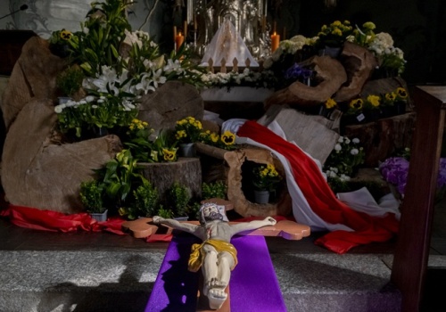 Cisza Wielkiej Soboty. O wierze, która dojrzewa między krzyżem a porankiem