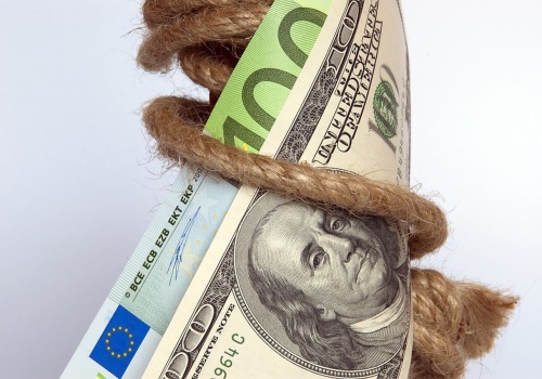 4,30 zł za euro? Ekonomiści PKO BP ostrzegają przed czarnym scenariuszem