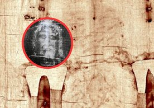 W Całun Turyński owinięto nie Jezusa, a rzeźbę? Kontrowersyjne ustalenia