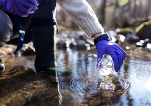 Pestycydy i antybiotyki w rzekach i jeziorach. „Nie można czekać”