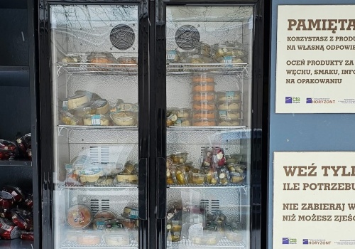 Jadłodzielnia w Słupsku apeluje o dzielenie się żywnością. Są jednak rzeczy, których zostawiać się nie powinno