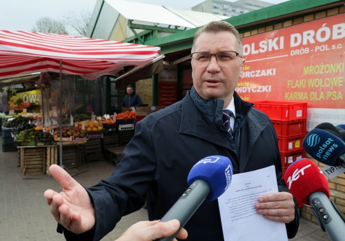 Sondaż: Ponad połowa Polaków dobrze ocenia projekt PiS ws. obniżenia VAT-u na żywność