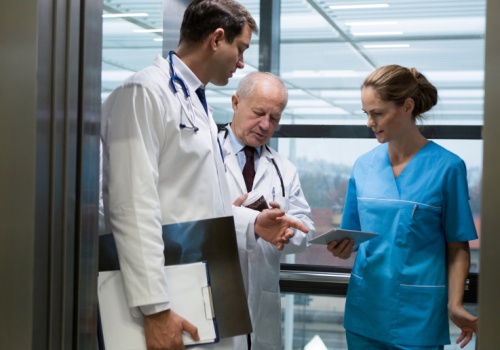 92 proc. lekarzy zadowolonych z życia. Ale z jednym mają duży problem