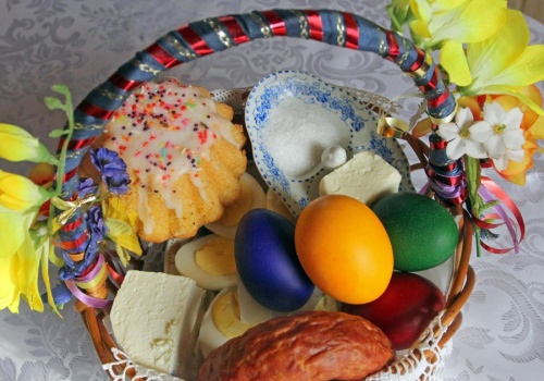 Czy w Wielką Sobotę obowiązuje post? Wiele osób zastanawia się, czy można jeść mięso