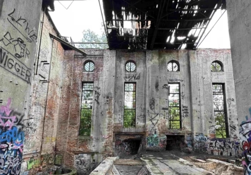 To nie ruina kościoła! To stara kotłownia kolejowa w centrum Wrocławia