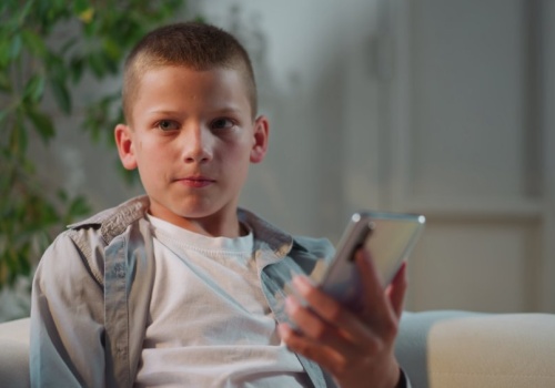 Rodzice i nauczyciele wypowiedzieli wojnę telefonom. Opracowali 