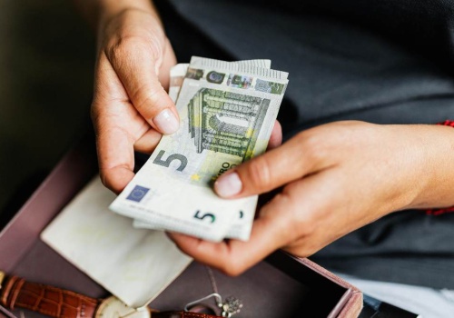 Zapomnij o koncie oszczędnościowym. Oto gdzie bezpiecznie przechowywać pieniądze