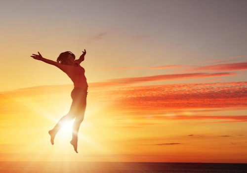 Odzyskaj swoje poranki: Strategie poparte badaniami naukowymi, które pomogą Ci zmienić się z nocnego marka w rannego ptaszka