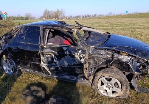 Śmiertelny wypadek na DK17 w powiecie puławskim. Nie żyje 23-letni kierowca Audi