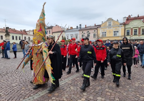Przez Skoczów przeszedł pochód z Judoszem | ZDJĘCIA