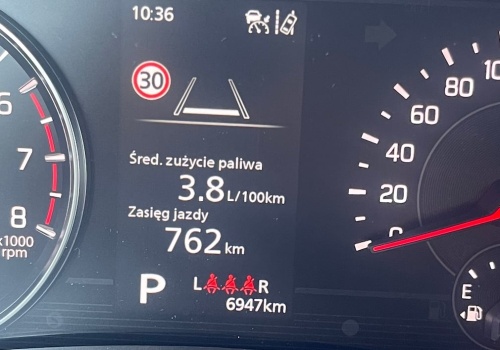 Realnie pali 3,8 l na 100 km i bardzo powoli traci na wartości. Za 69 900 zł to Suzuki jest przemyślanym wyborem