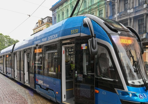 Brutalny atak na kontrolerkę biletów we Wrocławiu. Kobieta jest w szpitalu