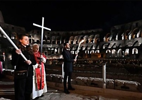 Leon XIV poprowadził Drogę Krzyżową w Koloseum. Mocne słowa o władzy i odpowiedzialności