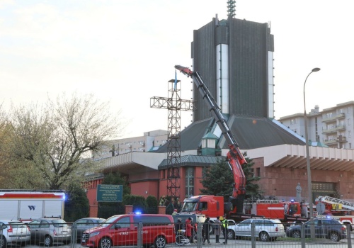 W Warszawie spłonął legendarny krzyż. Policja podała możliwą przyczynę