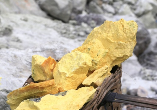 Drożeją wojenne surowce. 