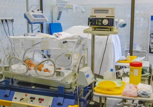 Likwidacja porodówki w Brzezinach. Rosną obawy i sprzeciw