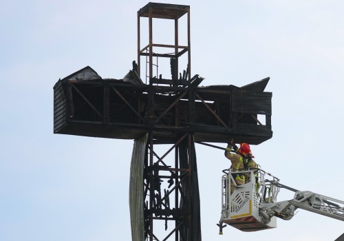 Parafia zapowiada szybką odbudowę krzyża. Policja wyklucza podpalenie