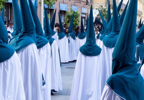 Jak świętuje się Wielkanoc poza Polską? Najbardziej niezwykłe tradycje