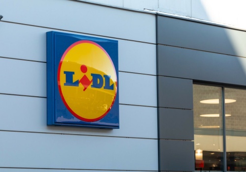 Kobieta zwróciła 120 butelek. Zamiast zysków, przy kasie czekało na nią rozczarowanie