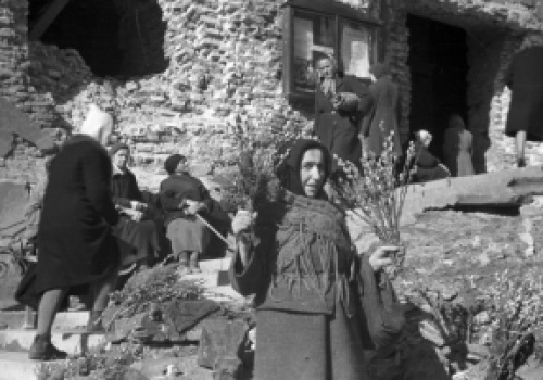 Wielkanoc na starych fotografiach: spotkania z rodziną nawet w czasach szarej rzeczywistości (fotocast)