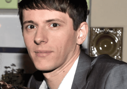 Coming out krótko po ślubie. Gwiazdor polskich seriali miał żonę i syna, publicznie wyznał, że jest gejem