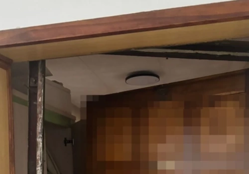 Chojnów: Policjanci wyważyli drzwi, by dopaść poszukiwanego 47-latka