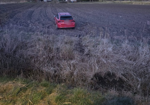 Pijany wjechał na pole