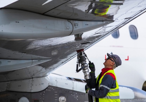 4 włoskie lotniska wprowadzają limity tankowania samolotów z powodu braku paliwa. Będą odwołane loty?