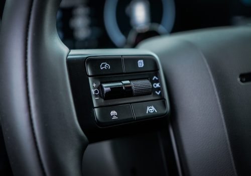 Co to tempomat adaptacyjny i jak działa? Kompendium wiedzy