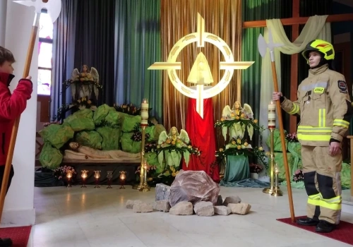 Czuwanie i czekanie na Zmartwychwstanie. Groby Pańskie w Jaworznie