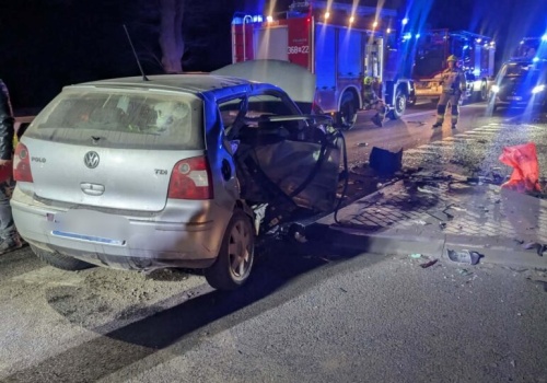 Poważne zderzenie dwóch aut. Są ranni, w tym jedna ciężko. W akcji śmigłowiec LPR