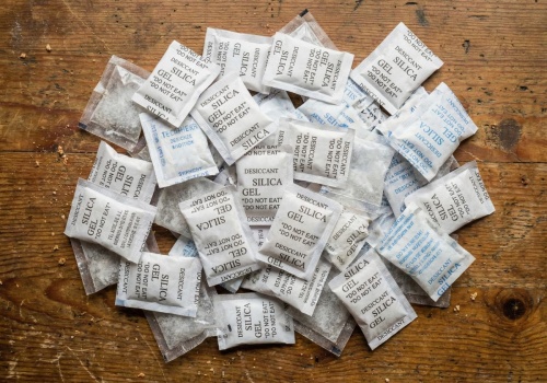 Zbieram saszetki z napisem ''nie jeść''. Robię z nich rzeczy, o których filozofom się nie śniło