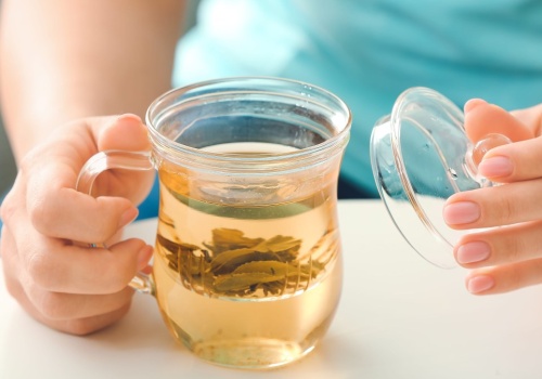 Wiosenny detoks z polskich łąk. Wspierają wątrobę, pomogą po tłustym posiłku