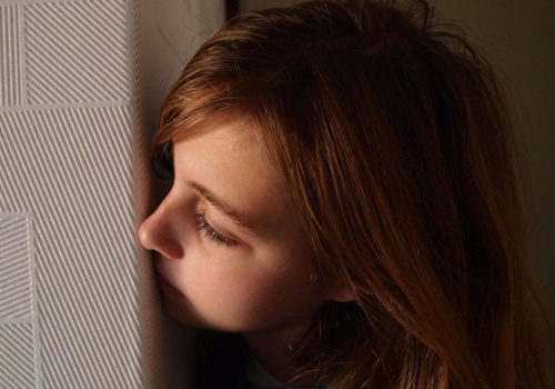 Powiedziałaś to tylko raz… a zostało na zawsze. Zdania, które potrafią złamać dziecko