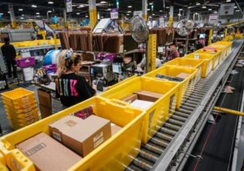 Amerykanie zapłacą więcej. Amazon podnosi ceny przez wojnę